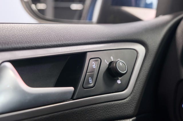 2015 VOLKSWAGEN GOLF - 34
