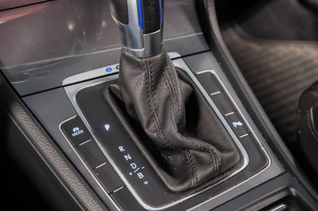 2015 VOLKSWAGEN GOLF - 32