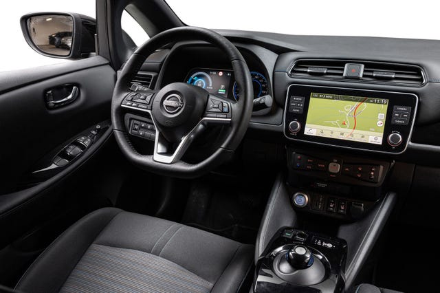2022 NISSAN LEAF - 24