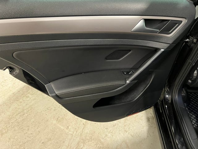 2015 VOLKSWAGEN GOLF - 9
