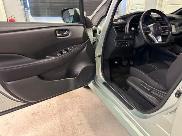 SJNFAAZE1U0005668 2018 NISSAN LEAF-4