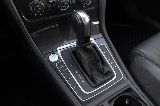 2019 VOLKSWAGEN GOLF - 19