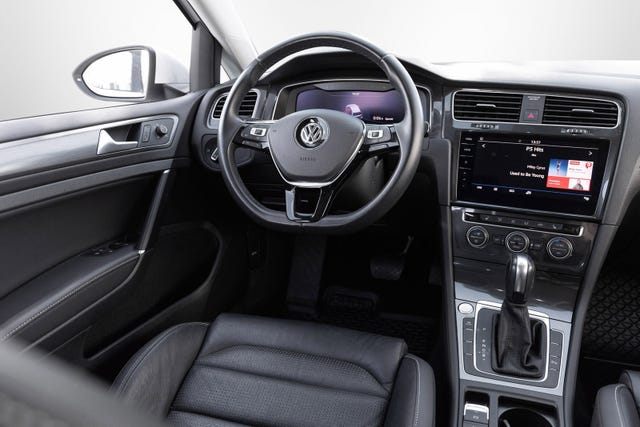 2019 VOLKSWAGEN GOLF - 11