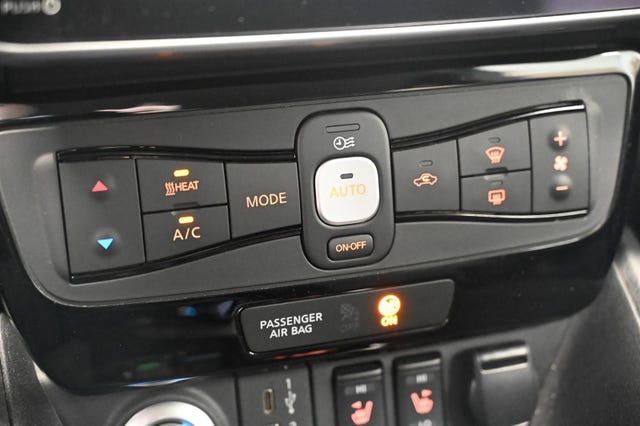 2022 NISSAN LEAF - 26