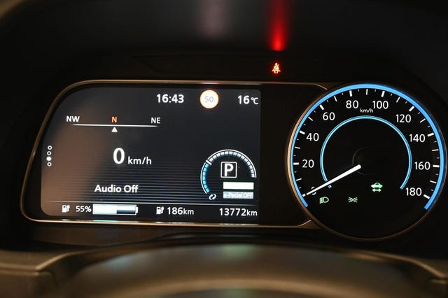 2022 NISSAN LEAF - 19