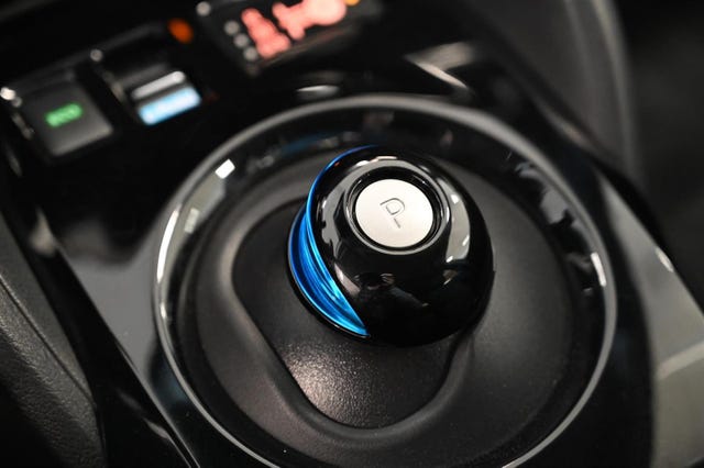 2022 NISSAN LEAF - 29