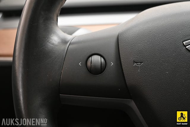 2019 TESLA MODEL 3 - 28