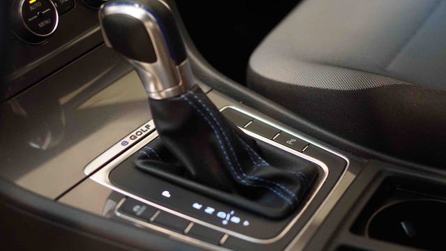 2015 VOLKSWAGEN GOLF - 26