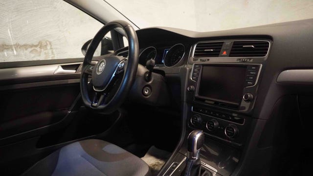 2015 VOLKSWAGEN GOLF - 30