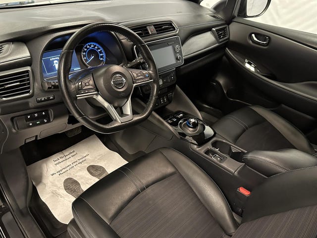 SJNFAAZE1U0026017 2018 NISSAN LEAF-4