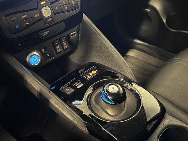 2018 NISSAN LEAF - 10