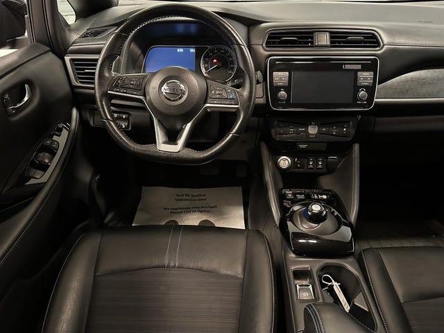 SJNFAAZE1U0026017 2018 NISSAN LEAF-3