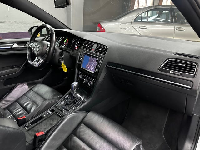 2015 VOLKSWAGEN GOLF - 30