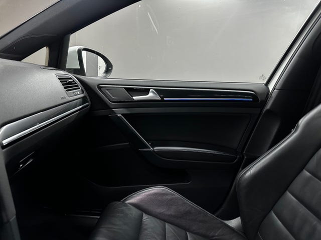 2015 VOLKSWAGEN GOLF - 32