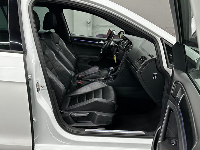 2015 VOLKSWAGEN GOLF - 25
