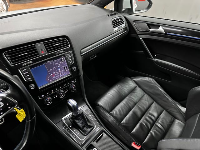 2015 VOLKSWAGEN GOLF - 31