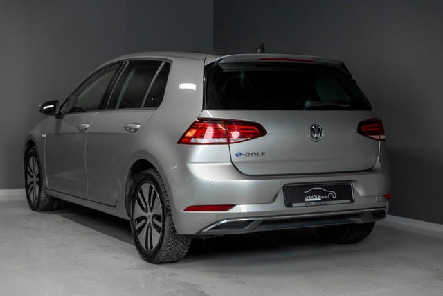 WVWZZZAUZJW903015 2018 VOLKSWAGEN GOLF-3