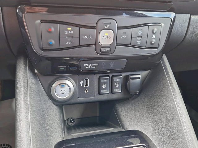 2021 NISSAN LEAF - 17