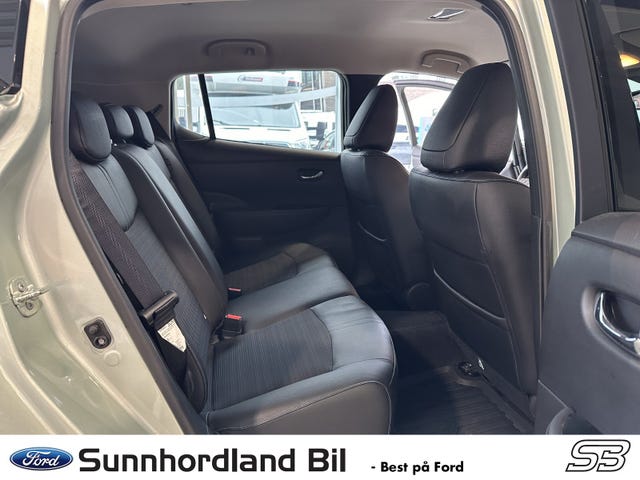 2018 NISSAN LEAF - 11