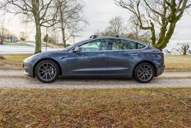 5YJ3E7EBXKF214743 2019 TESLA MODEL 3-4