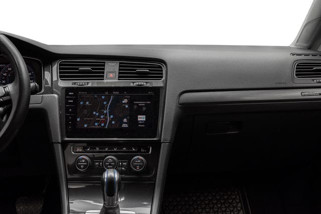 2019 VOLKSWAGEN GOLF - 19