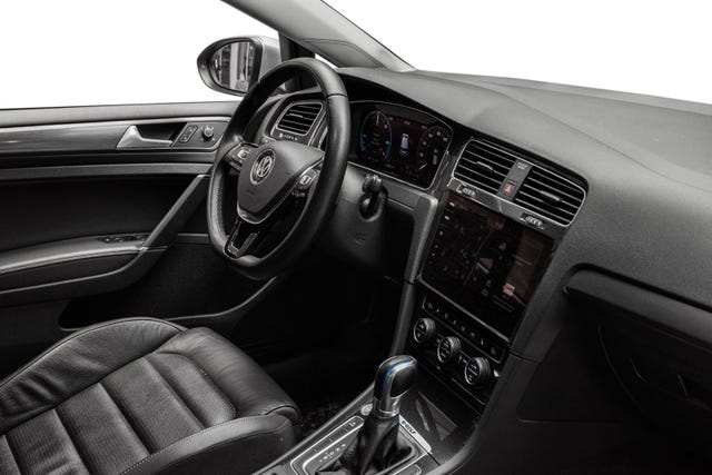 2019 VOLKSWAGEN GOLF - 24