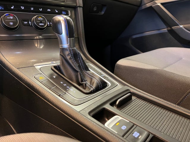 2015 VOLKSWAGEN GOLF - 28