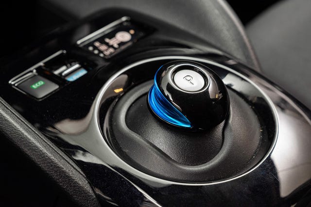 2022 NISSAN LEAF - 16