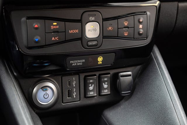 2022 NISSAN LEAF - 17