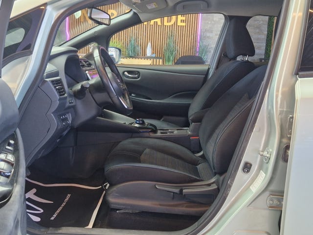 2018 NISSAN LEAF - 11
