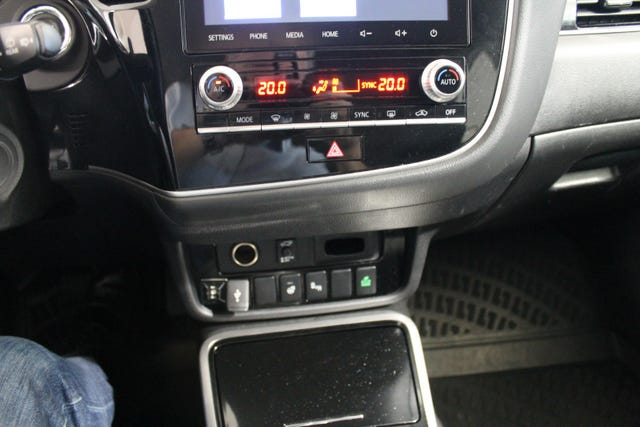 2020 MITSUBISHI OUTLANDER - 24