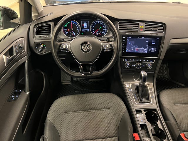 2018 VOLKSWAGEN GOLF - 8