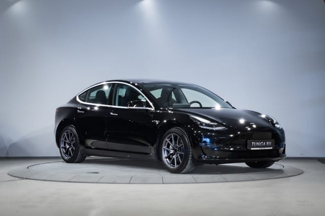 5YJ3E7EB4KF233532 2019 TESLA MODEL 3-4