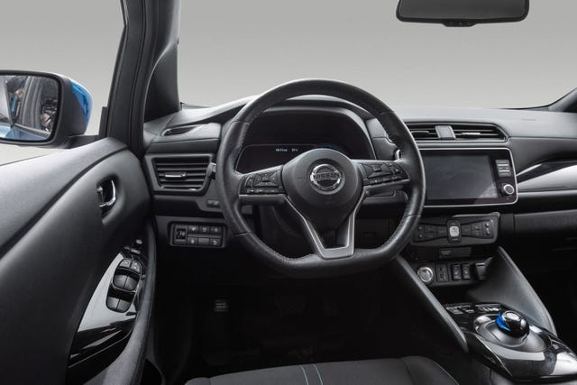 2022 NISSAN LEAF - 24