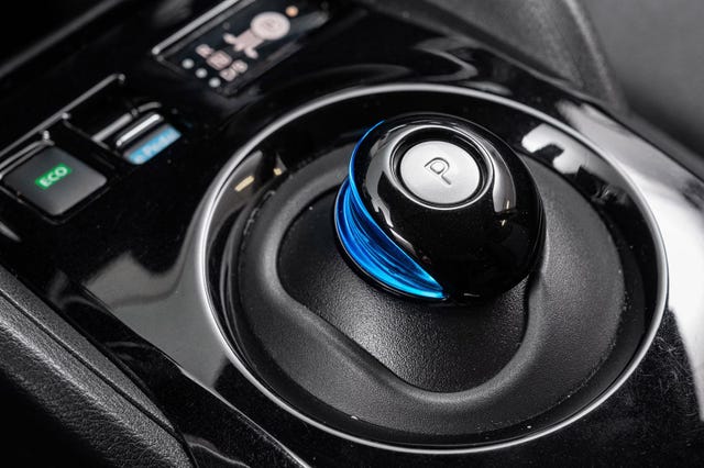 2022 NISSAN LEAF - 16