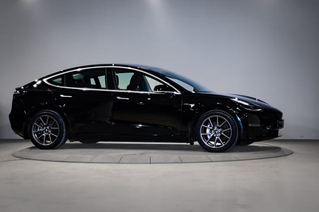 5YJ3E7EB2KF233643 2019 TESLA MODEL 3-4