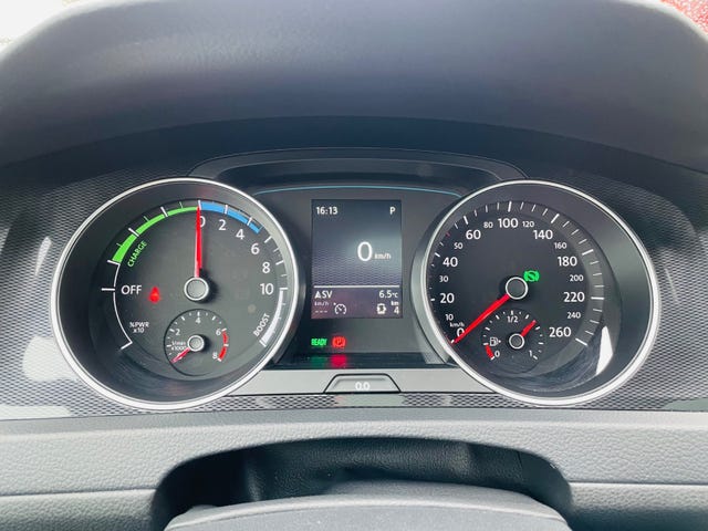 2015 VOLKSWAGEN GOLF - 23