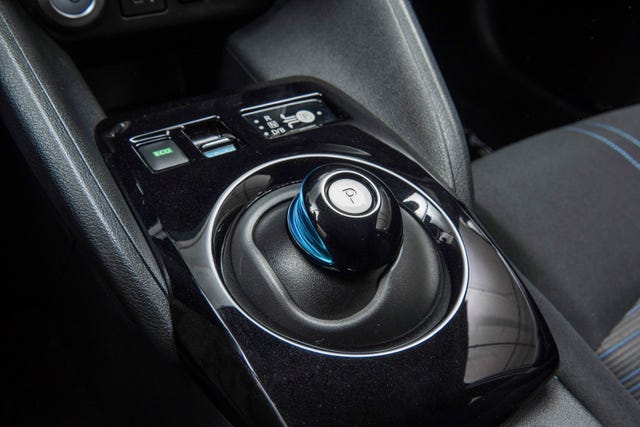 2022 NISSAN LEAF - 11