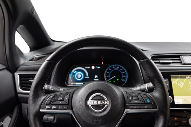 2022 NISSAN LEAF - 11