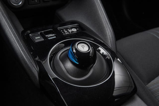 2022 NISSAN LEAF - 11