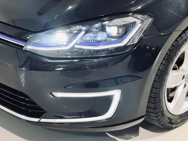 WVWZZZAUZJW903782 2018 VOLKSWAGEN GOLF-3