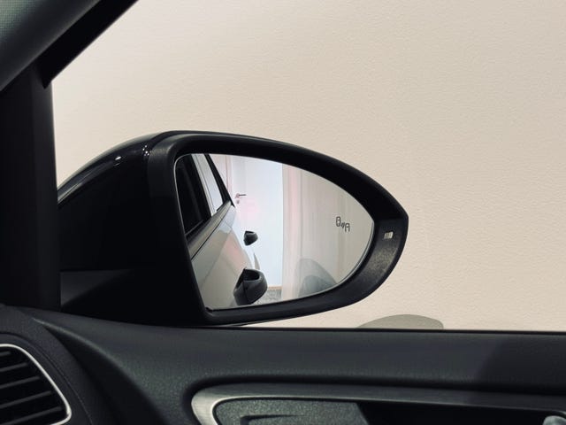 2018 VOLKSWAGEN GOLF - 30