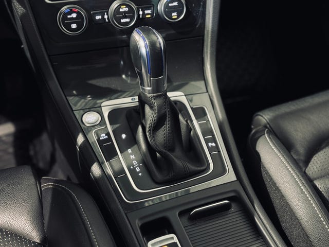 2018 VOLKSWAGEN GOLF - 19