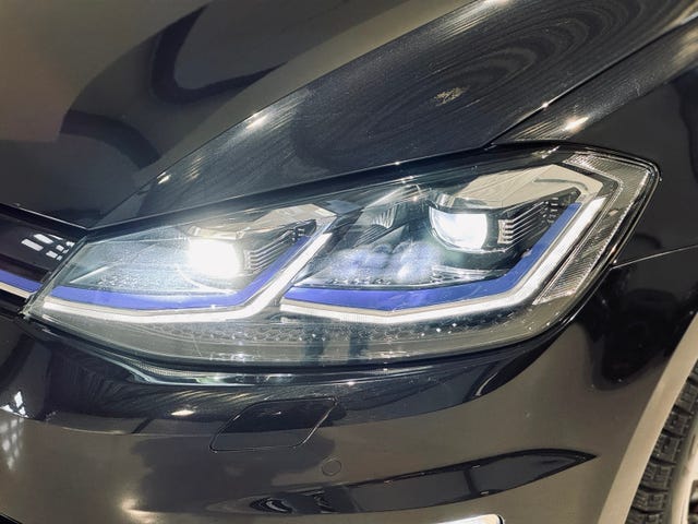 WVWZZZAUZJW903782 2018 VOLKSWAGEN GOLF-2