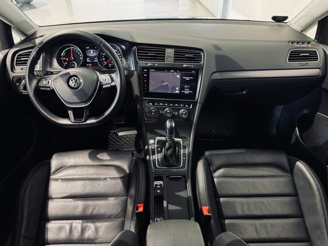 2018 VOLKSWAGEN GOLF - 18