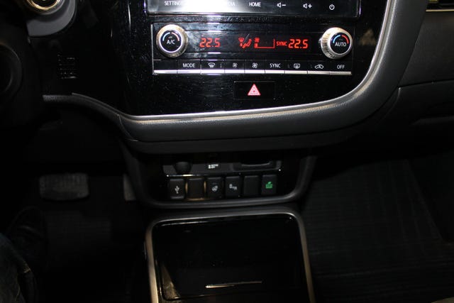 2020 MITSUBISHI OUTLANDER - 23