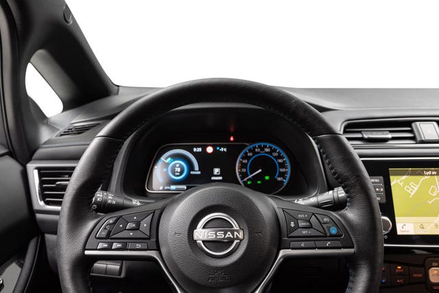 2022 NISSAN LEAF - 11