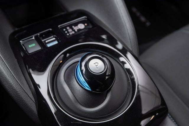 2022 NISSAN LEAF - 12