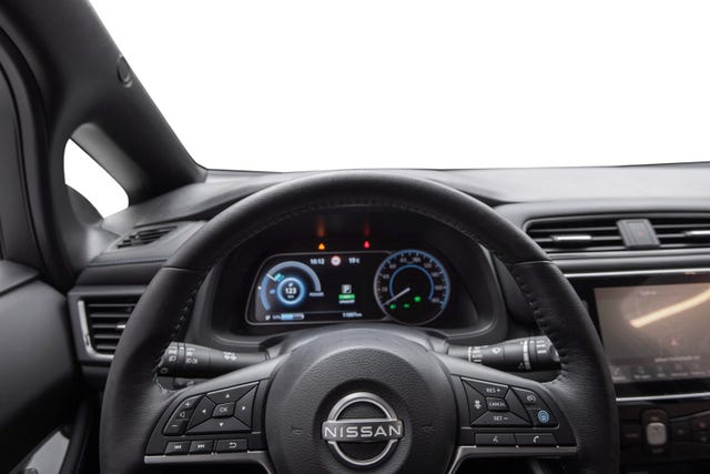 2022 NISSAN LEAF - 9