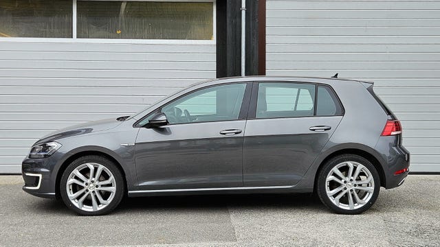 WVWZZZAUZJW900354 2018 VOLKSWAGEN GOLF-2